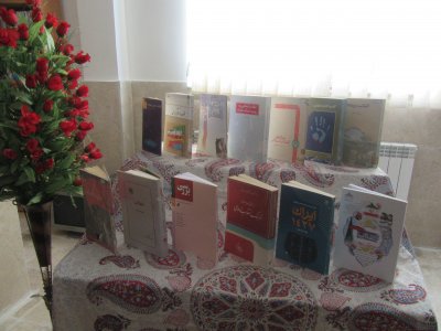 برگزاری نمایشگاه کتاب با موضوع انقلاب و برگزاری مسابقات پژوهشی